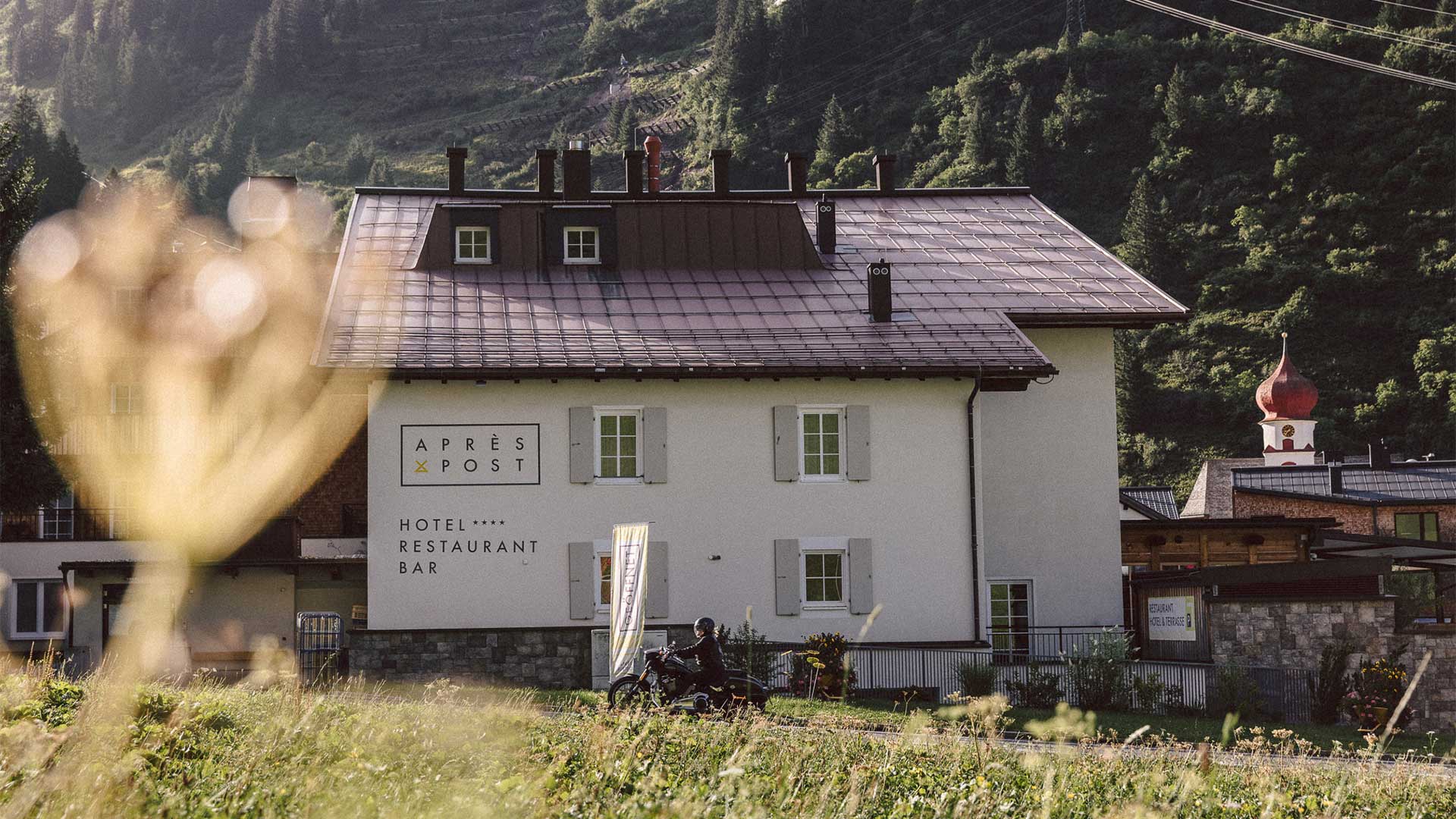 hotel-apres-post-header-seitenansicht-haus