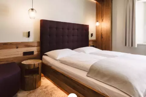 01_hotel-apres-post_doppelzimmer-superior-m_bett