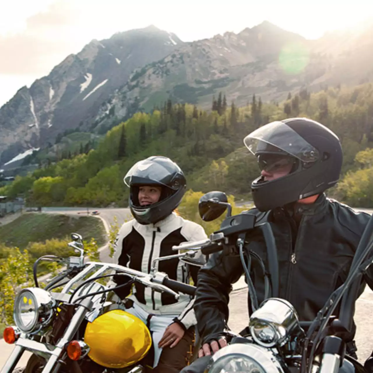 Bild zeigt Motorräder am Arlberg