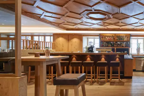 01_hotel-apres-post_bar