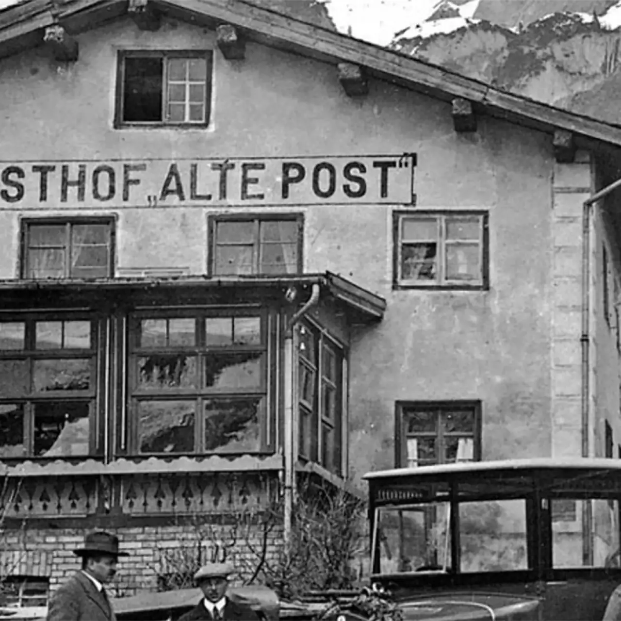 Bild zeigt das Après Hotel Post am Ende des 19. Jahrhunderts