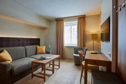 03_hotel-apres-post_suite-postmeister_sofa