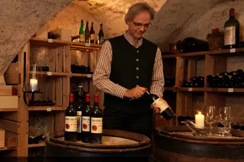 01_hotel-apres-post_weinkeller